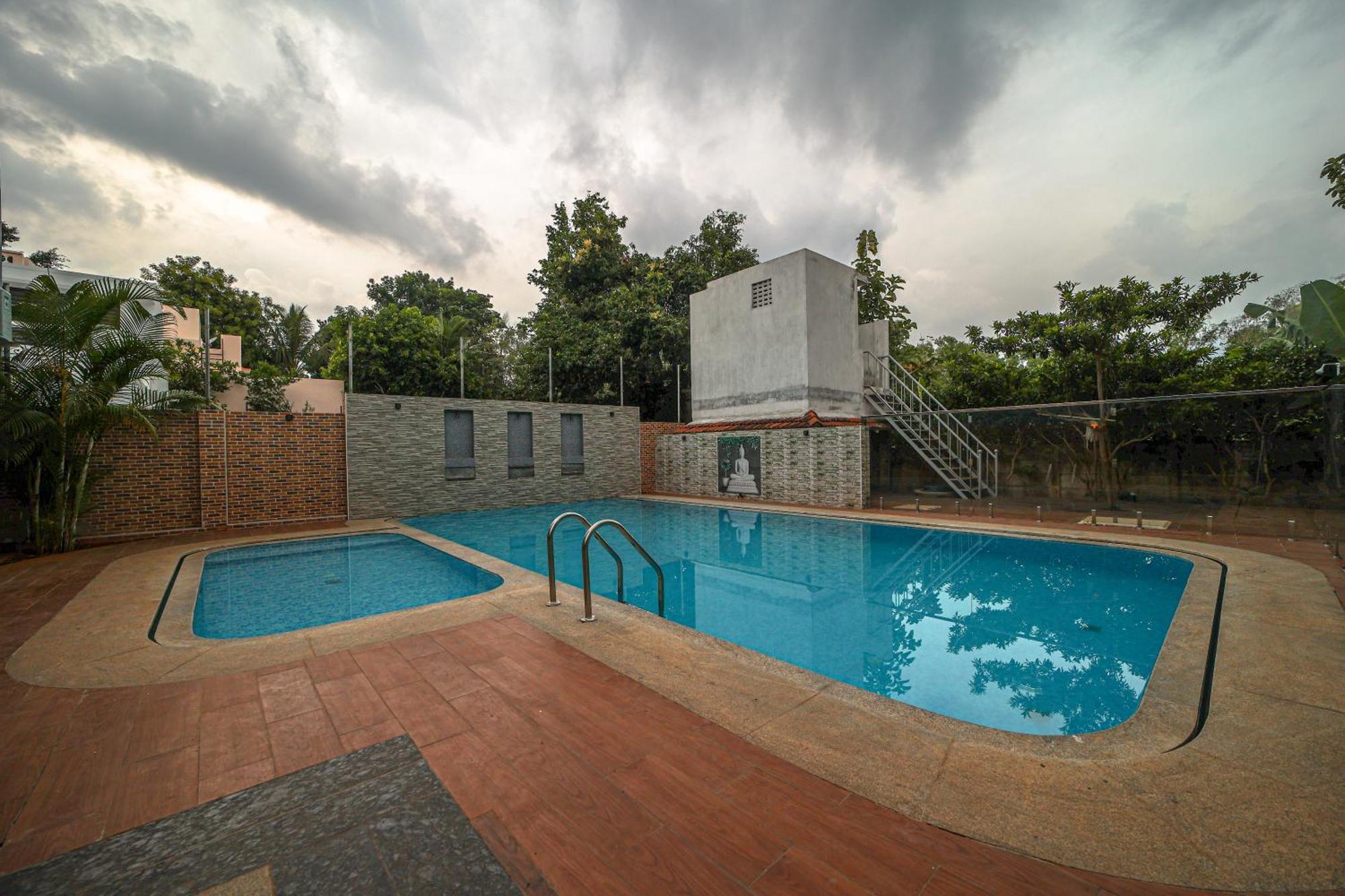 Mukhil Paradise